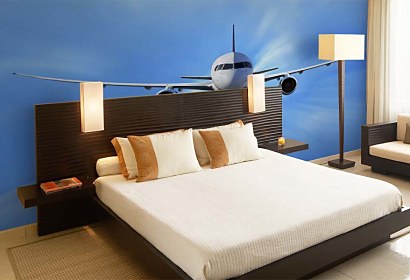 Spálňa s fotapetou lietadla